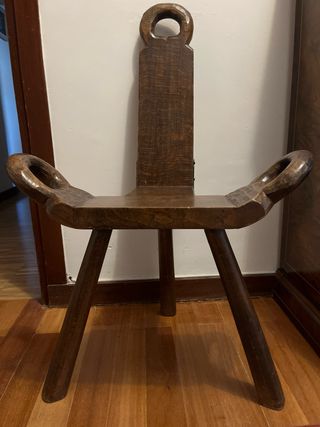 Silla antigua de madera