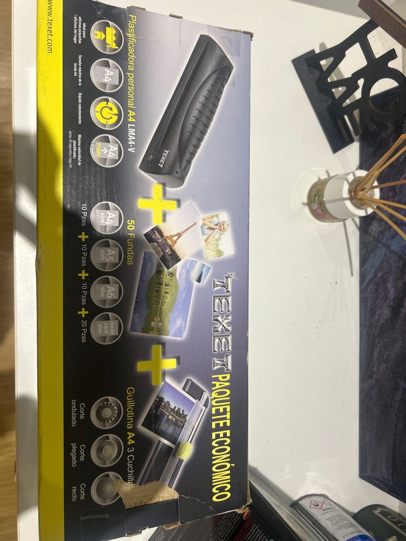 Texet Plastificadora A4 LMA4-V + Guillotina