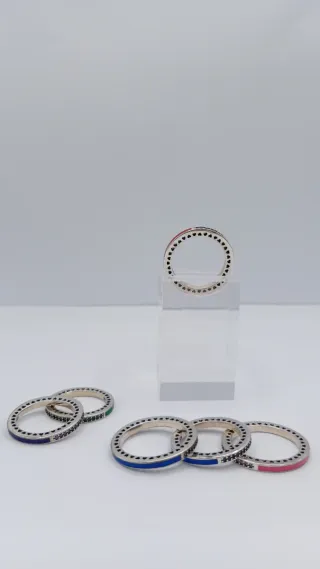 Anillo circonitas y esmaltado multicolor