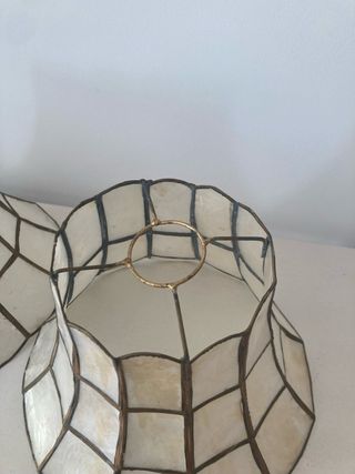 Tulipas de lámpara de nacar y metal