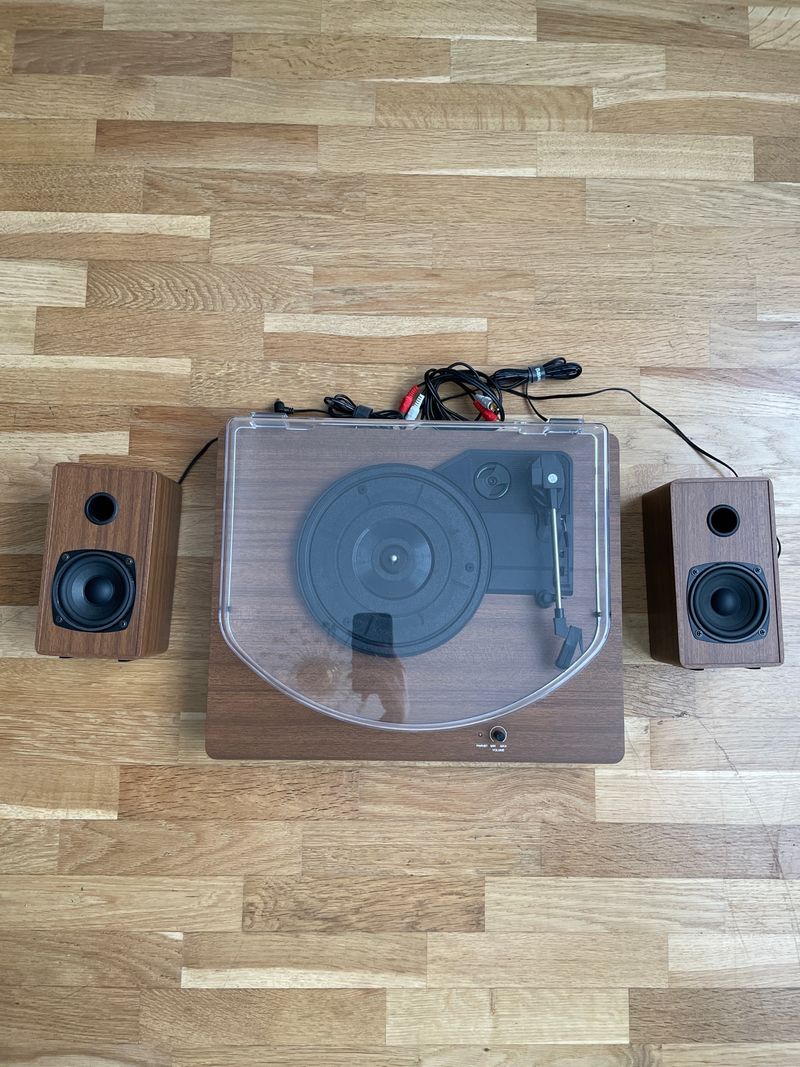 Tocadiscos con altavoces