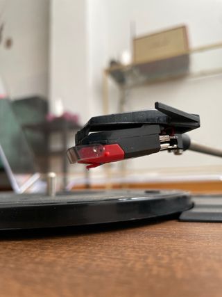 Tocadiscos con altavoces