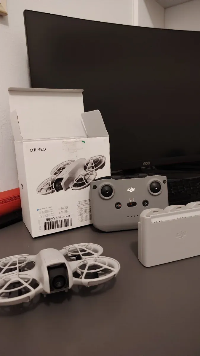 DJI NEO Drone y Mando
