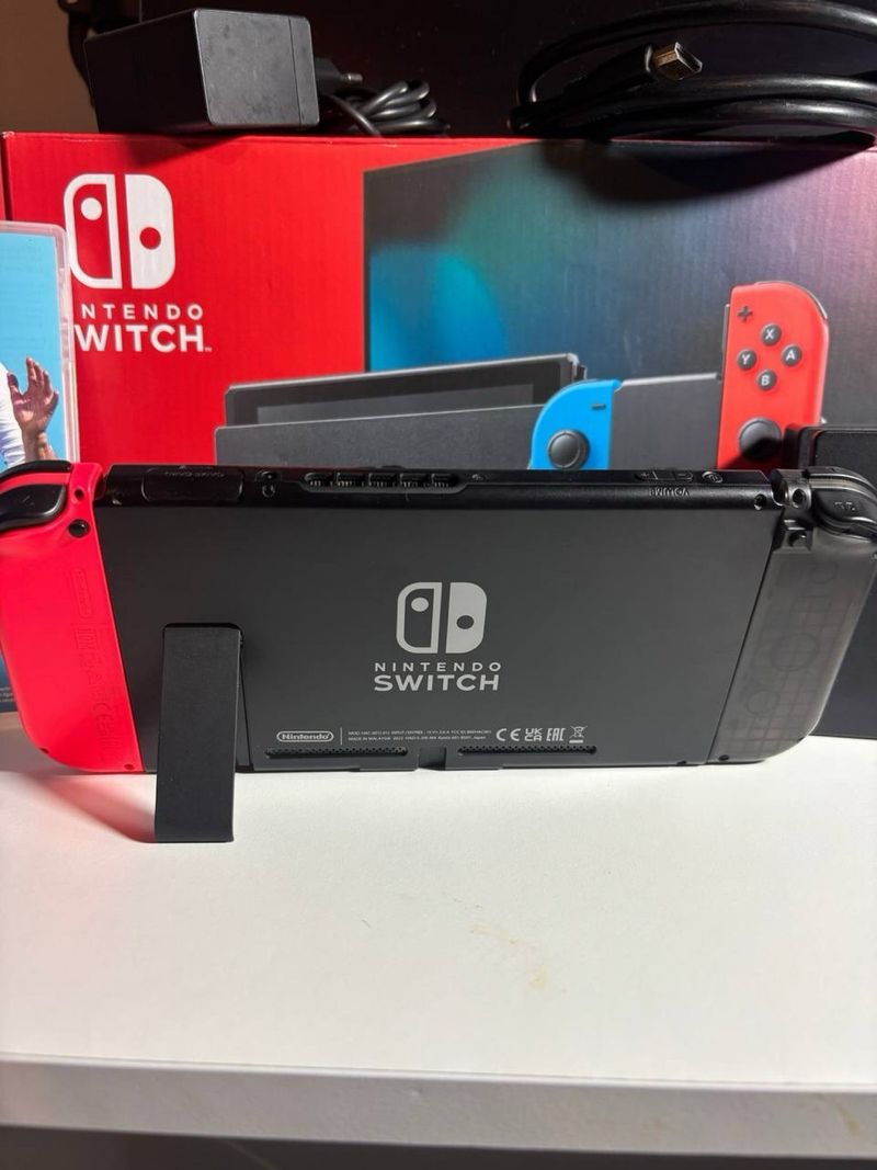Nintendo Switch Completa + FIFA 19 afbeelding 4