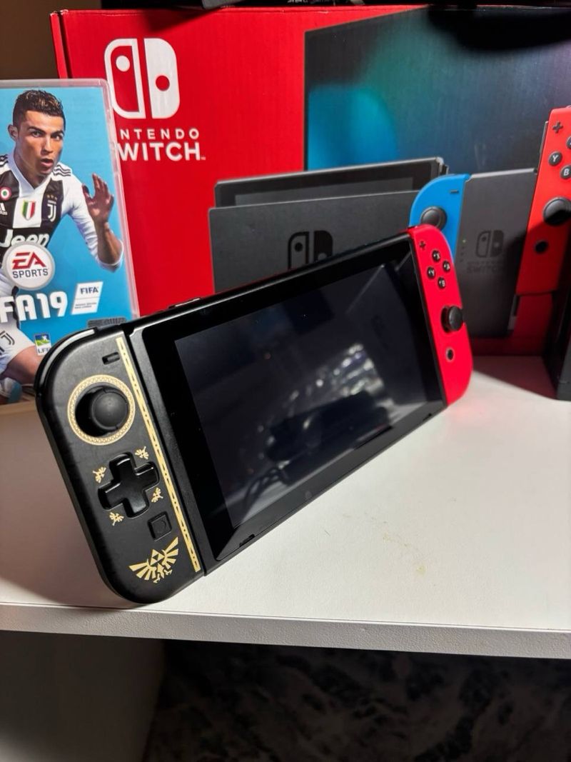Nintendo Switch Completa + FIFA 19 afbeelding 3