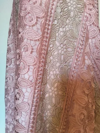 Vestido encaje rosa empolvado beige