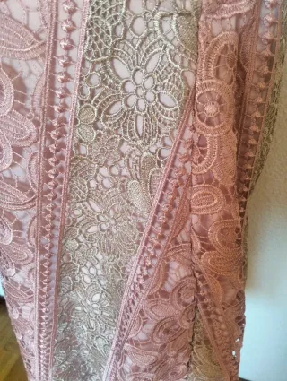 Vestido encaje rosa empolvado beige
