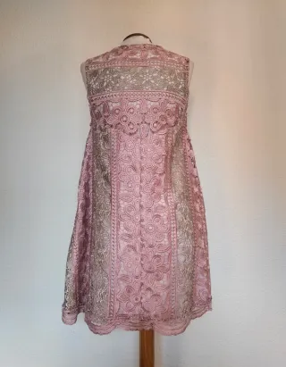 Vestido encaje rosa empolvado beige