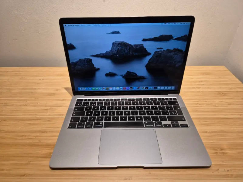 MacBook Air 2020 · 8GB · 256GB en caja original