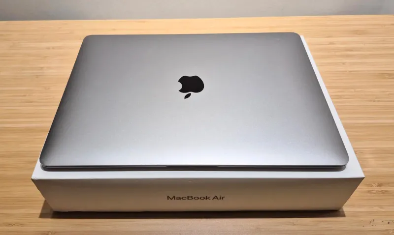 MacBook Air 2020 · 8GB · 256GB en caja original afbeelding 5