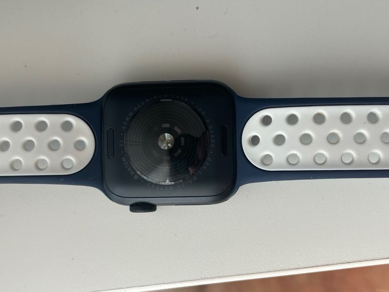 Apple Watch SE Negro/Azul Marino afbeelding 2
