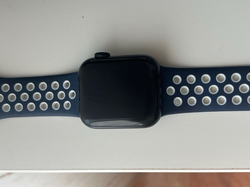 Apple Watch SE Negro/Azul Marino afbeelding 3