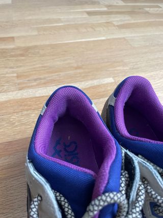 Zapatillas Asics Beige y Morado