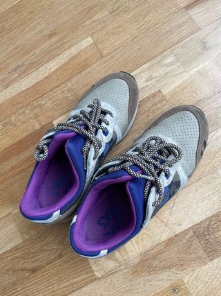 Zapatillas Asics Beige y Morado
