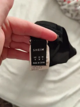 Top negro manos esqueleto