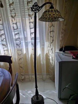 Lámpara de pie Tiffany cristal y metal