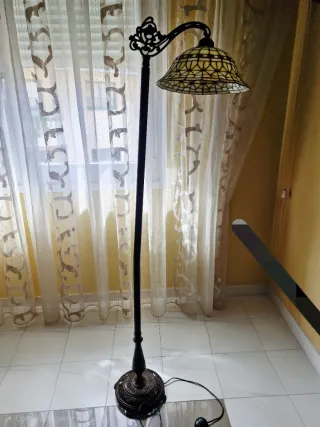 Lámpara de pie Tiffany cristal y metal
