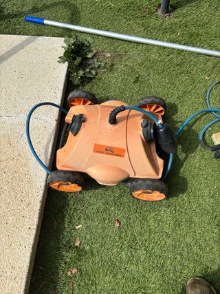 Robot Limpiafondos Piscina Naranja