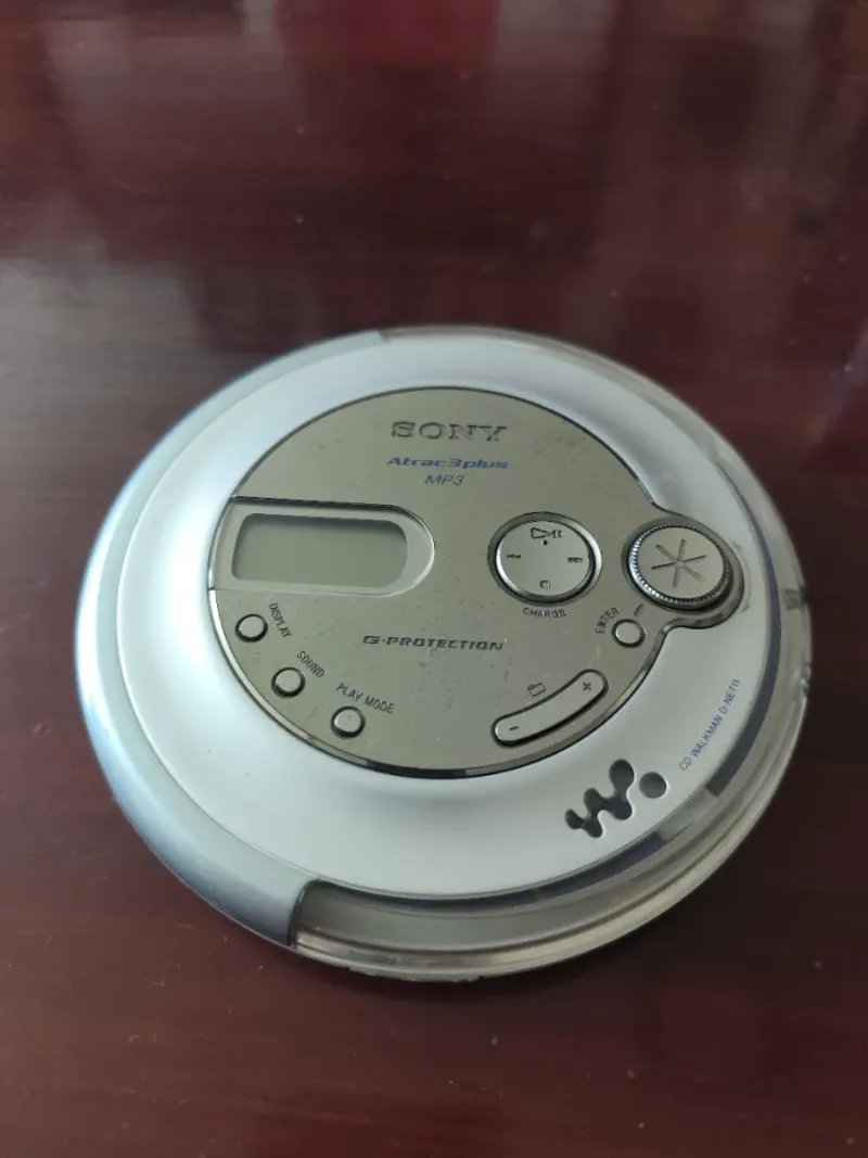 Sony CD Walkman D-NE711 Atrac3plus MP3