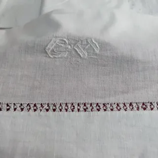 Sábanas de lino bordadas a mano