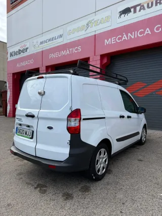 Ford Transit Courier 2023