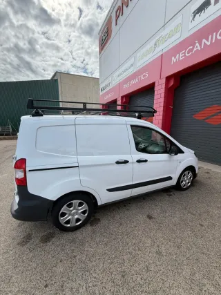 Ford Transit Courier 2023