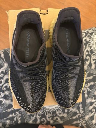Adidas Yeezy Boost 350 V2 Carbon