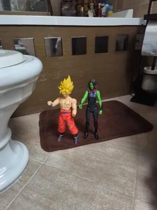 Lote de Goku Super Saiyan y Gamora Titán