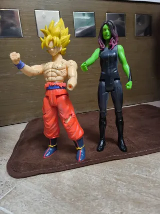 Lote de Goku Super Saiyan y Gamora Titán