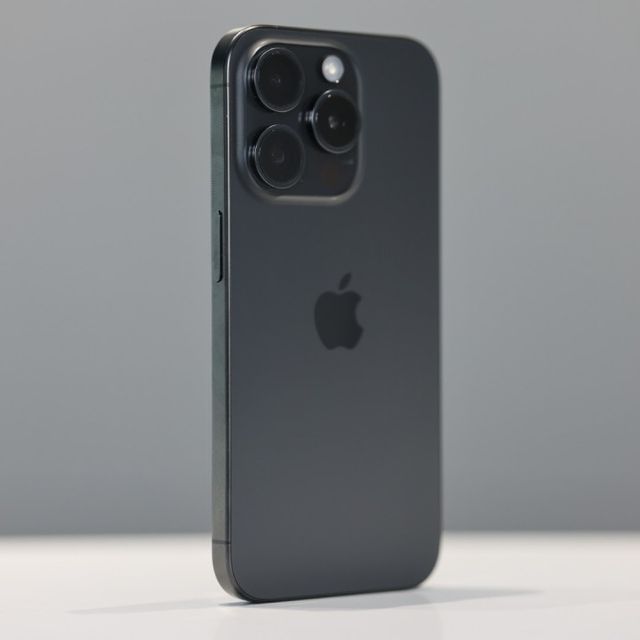Oferta  iPhone 15 Pro 128GB Garantía 1 Año