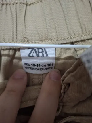 Pantalón cargo beige Zara niño