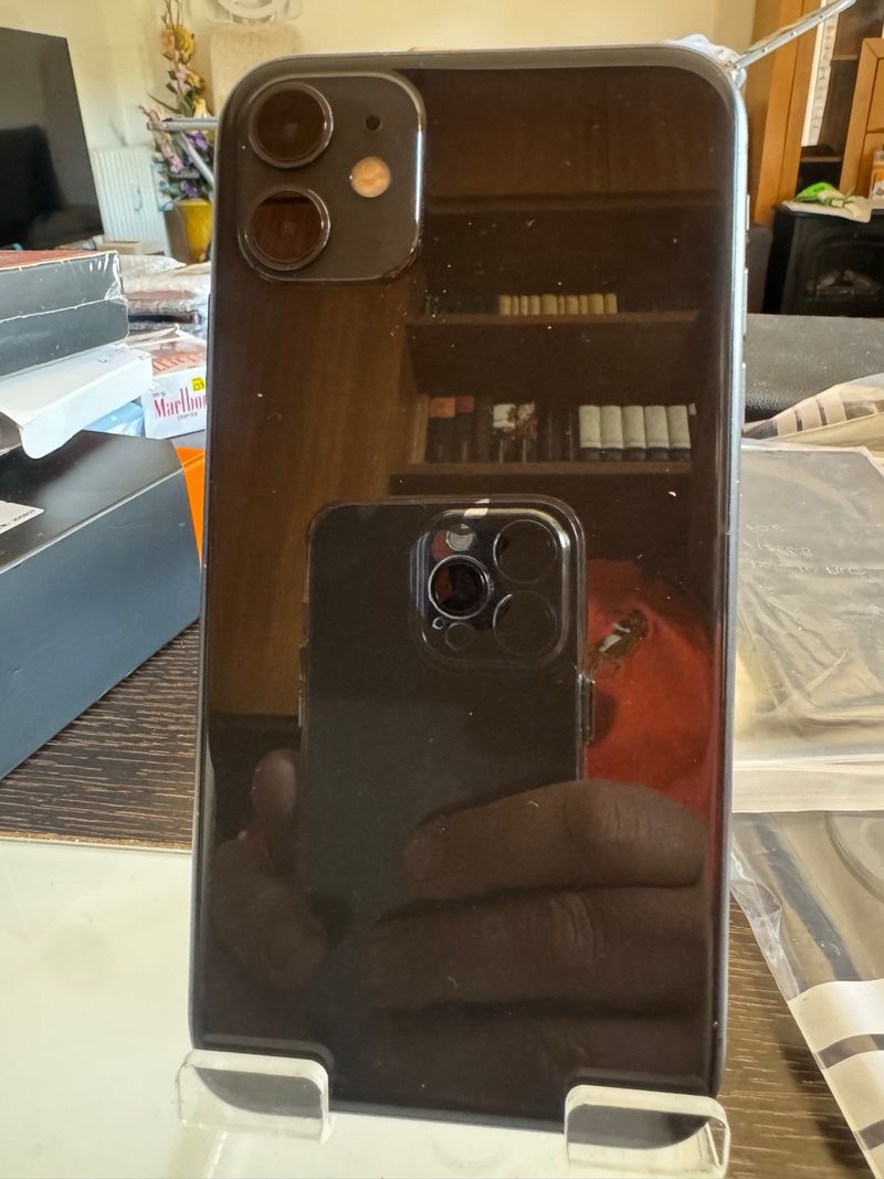 iPhone 11 64GB Negro afbeelding 2