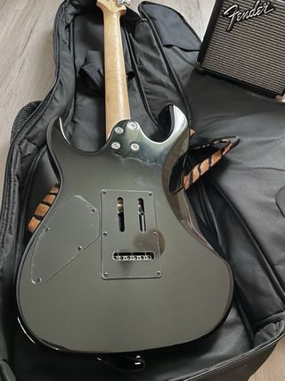 Pack Guitarra Eléctrica Ibanez, pedales y ampli.