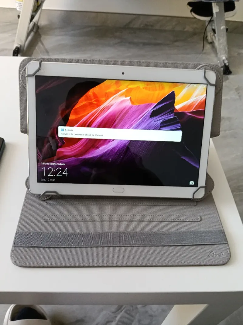 Tablet Huawei Blanca con Funda Gris