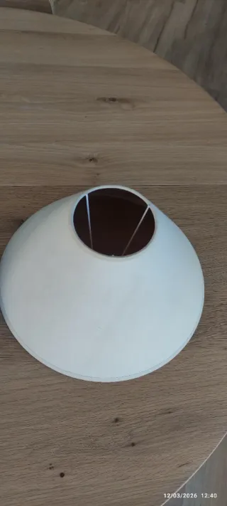 Lámpara de mesa blamco y gris