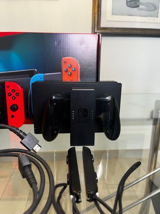 ¡CÓMO NUEVA! Nintendo Switch + Accesorios
