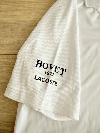 Lacoste x Medvedev polo (logos de patrocinadores)
