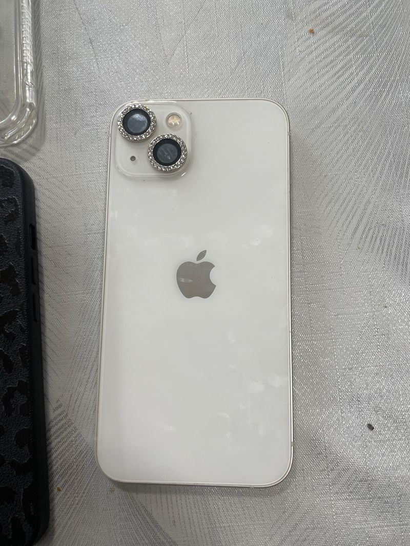 iPhone 13 con todas esas fundas i cargador rosa afbeelding 4
