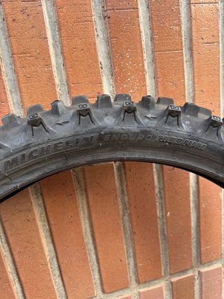 Neumático  !! MICHELIN enduro 90/90/21 y mousse