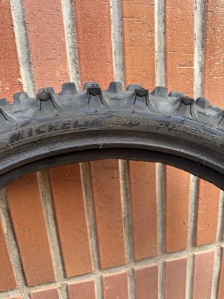 Neumático  !! MICHELIN enduro 90/90/21 y mousse