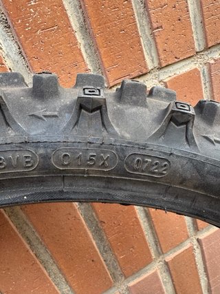 Neumático  !! MICHELIN enduro 90/90/21 y mousse