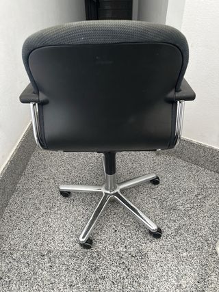 Escritorio de con cristal y madera