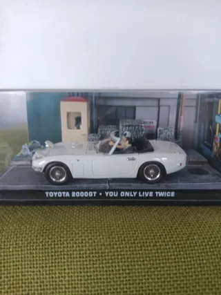 Coche Toyota 2000GT James Bond 007