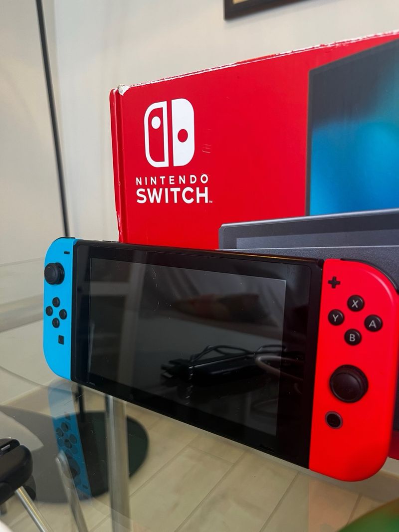 ¡CÓMO NUEVA! Nintendo Switch + Accesorios + Mando afbeelding 2