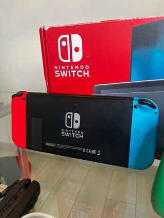 ¡CÓMO NUEVA! Nintendo Switch + Accesorios + Mando