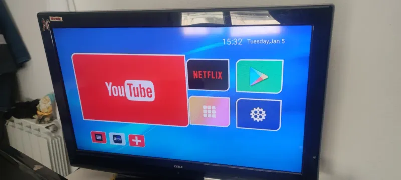 Televisor OKI Negro y Azul