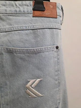 Jeans Karl Kani lavaggio chiaro – taglia M.