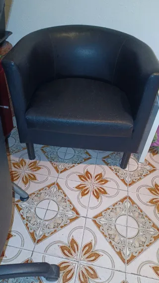 Butaca negra de poli piel.