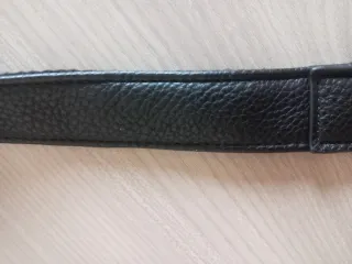 Tracolla nera lunga per borsa con moschettoni