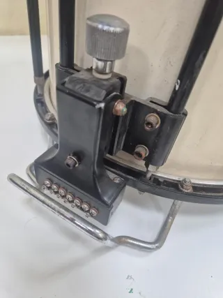 Timbal de marcha con hombrera